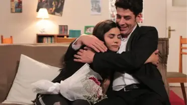 Ayşem, Ayrılık Oyununun Uzadığını Düşünmektedir