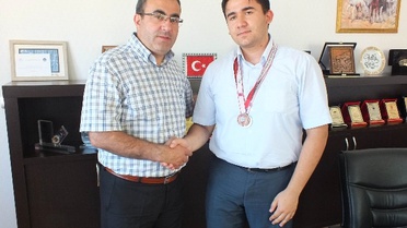 Ünlüer, Türkiye 2. Si Olan Sporcuyu Ödüllendirdi