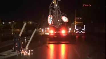 Yön Levhasını Deviren Sürücüye Kamu Malına Zarar Vermekten 15 Bin Lira Ceza Verildi