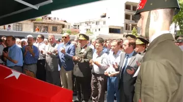 Şehit Er Gözyaşları Arasında Toprağa Verildi