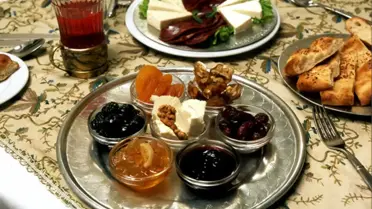 Sağlıklı Bir Ramazan İçin Nasıl Beslenmeli?
