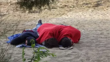 Tatilciler Kumsalları Otel Olarak Kullandı