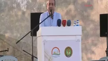 Bakan Eker, Biçerdöverle Buğday Hasat Etti