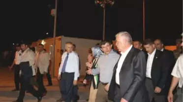 Bakanlar Şahin ve Davutoğlu İlk İftarı Suriyeli Sığınmacılarla Açtı