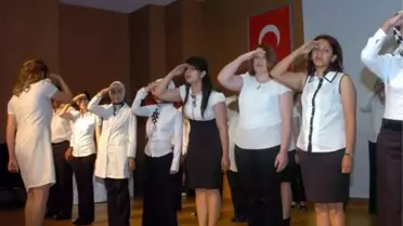 Sağlıkçılardan İşaret Diliyle İstiklal Marşı
