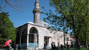 Asırlık Camiler Onbir Ayın Sultanı İçin Hazırlandı