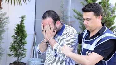 Polis Olduğunu Söyleyerek 27 Kişiyi Dolandırdı