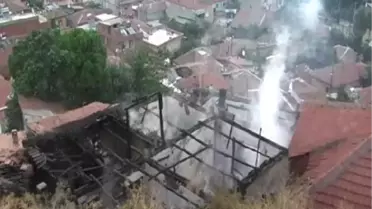 Baba ve İki Oğlunun Evi Yangında Kül Oldu