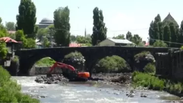 Tarihi Taş Köprü Restore Ediliyor