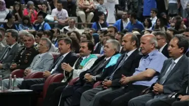 11 Bine Yakın Öğrenci Mezuniyet Sevincini Yaşadı