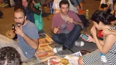 Geziciler Birayla İftar Yaptı!