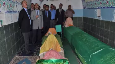 Vali Büyükersoy Abdulvahap Gazi Türbesini İnceledi