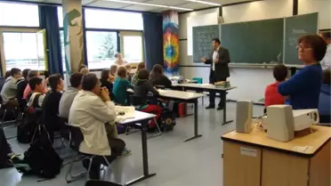 Şehzade Mehmet'ten Almanya'daki Kardeş Okuluna Ziyaret