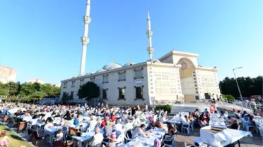 Beylikdüzü'de Sokak İftarları Vatandaşları Buluşturuyor
