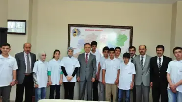 Vali Altıparmak: Eğitim Olumlu Bir Grafik Çizdi