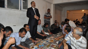 AK Parti İftar Yemeği Vermeye Devam Ediyor