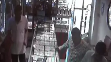 Küçükçekmece'de Hırsızlık Anı Kamerada