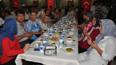 Kocamaz'ın Partililere Verdiği İftar Yemeği Yoğun İlgi Gördü