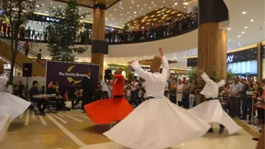 Piazza'da 'Sema' Gösterisi