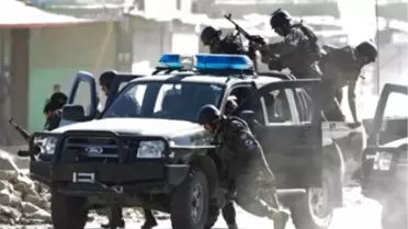 Afganistan'da 12 Polis Kaçırıldı