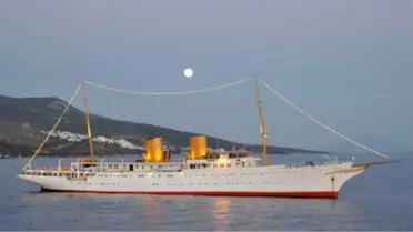 Atatürk'ün Yatı 'Savarona', Çanakkale Boğazı'ndan Geçti