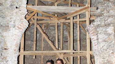 Bin Yıllık Türbe Ayağa Kalkıyor