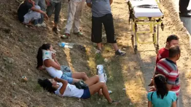 Kadıköy'de Cip Servis Minibüsüne Çarptı: 6 Yaralı