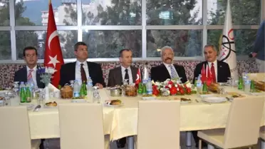 Okü'den İftar Yemeği