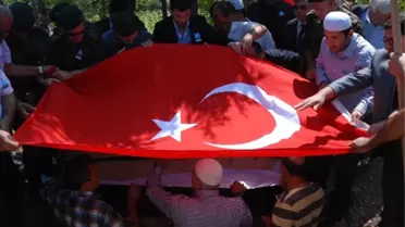 Şehit Polis Memuru Son Yolculuğuna Uğurlandı