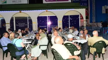 Darülaceze Sakinleri Beylikdüzü'nde İftar Açtı