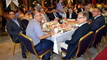 Hayat Sağlık ve Sosyal Hizmetler Vakfı İftar Yemeği Verdi