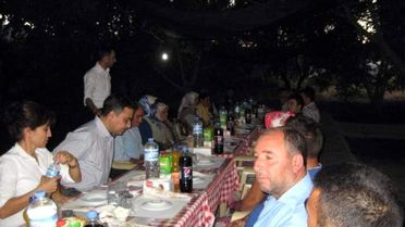 Eşme Kaymakamlığı'ndan İhtiyaç Sahibi Öğrencilere İftar Yemeği