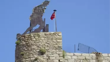 Atatürk Silüeti Bakımsızlıktan Çürüyor