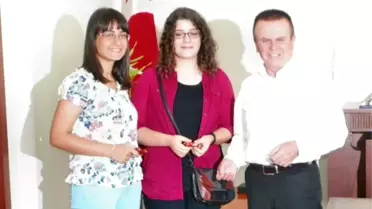 Söke Kaymakamı Demirezer'den Başarılı Öğrencilere Ödül