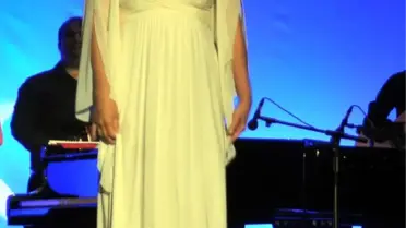 Bodrum'da Sahnelenen Bach Alla Turca'da Çağla Şikel de Dans Etti