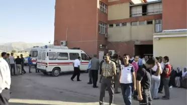 Tatvan'da Otomobil Takla Attı: 2 Ölü, 3 Yaralı