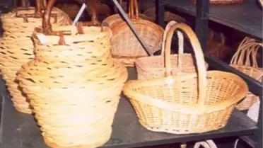 Yıllardır Söğüt Dallarını Örerek Sepet Yapıyorlar