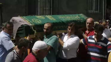 Kağıthane'deki Cinayette Ölen Anne ile Kızı Son Yolculuğuna Uğurlandı