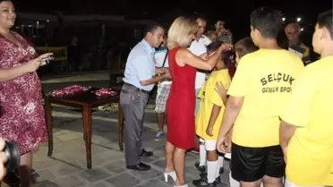 Selçuk'ta Halk Gecesi Muhteşem Bir Final ile Sona Erdi