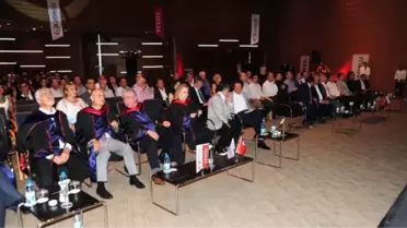 Zorlu'dan Yeni Mezunlara Tavsiye 'Her Zaman En Yükseği Hedefleyin'