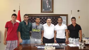 Güreşçiler Başkan Devecioğlu'nu Ziyaret Etti