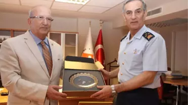 Öztürk'ten Veda Ziyareti