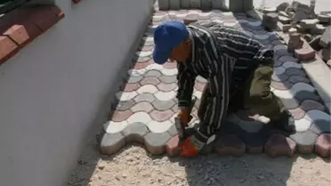 Ağrı Eleşkirt'te Kaldırım Çalışmaları Devam Ediyor