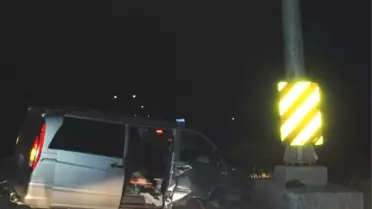 Burdur'da Kamyonet Yön Levhasına Çarptı: 2 Ölü, 8 Yaralı