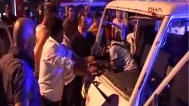 Zonguldak'ta Kamyonet 3 Otomobile Çarptı: 2 Yaralı