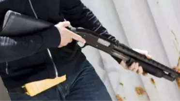 Komşularını Pompalı Tüfekle Yaraladı