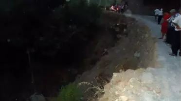 Otomobil Dere Yatağına Uçtu: 8 Yaralı