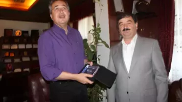 Galericiler Kooperatifi Yöneticilerinden Ünver'e Teşekkür Plaketi