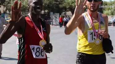 Balıkesir Yarı Maratonunda Moses ve Bahar Zirvede