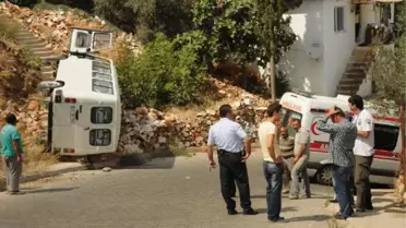 Freni Boşalan Minibüs Merdivene Çıktı